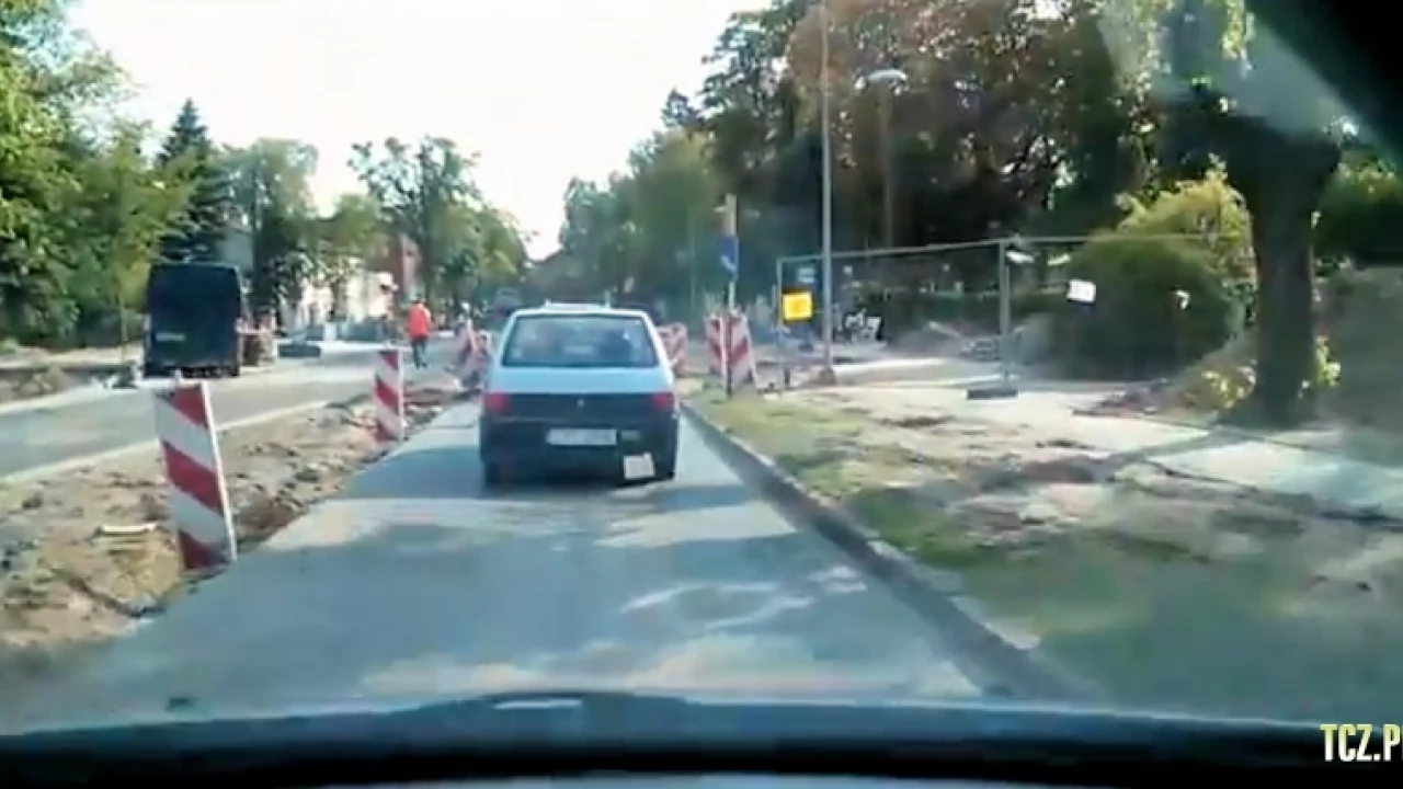 Jazda na zamkniętym rondzie. Ach te kobiety...