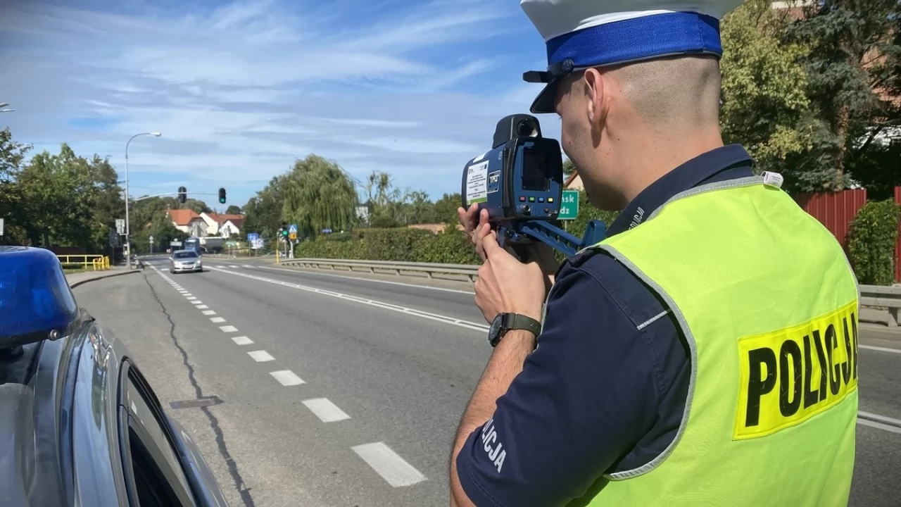 Jechał 167 km/h w obszarze zabudowanym z komórką w ręku