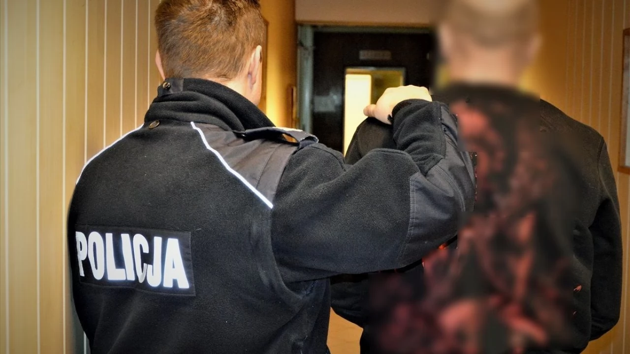 Jechał wężykiem krajową "22". Miał pecha, bo zauważył go policjant jadący na służbę
