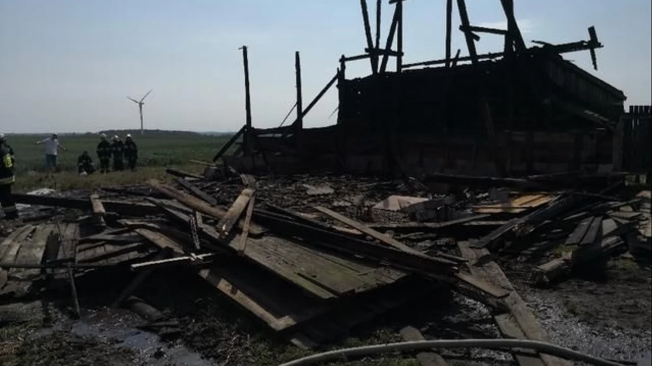 Jedenaście zastępów straży gasiło pożar w Pomyjach