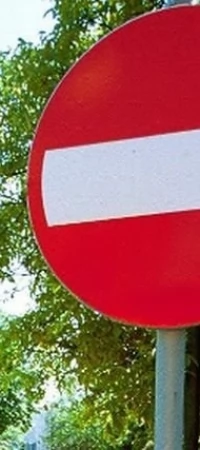 Rowerzyści czekają na pojawienie się tabliczki "nie dotyczy rowerów"