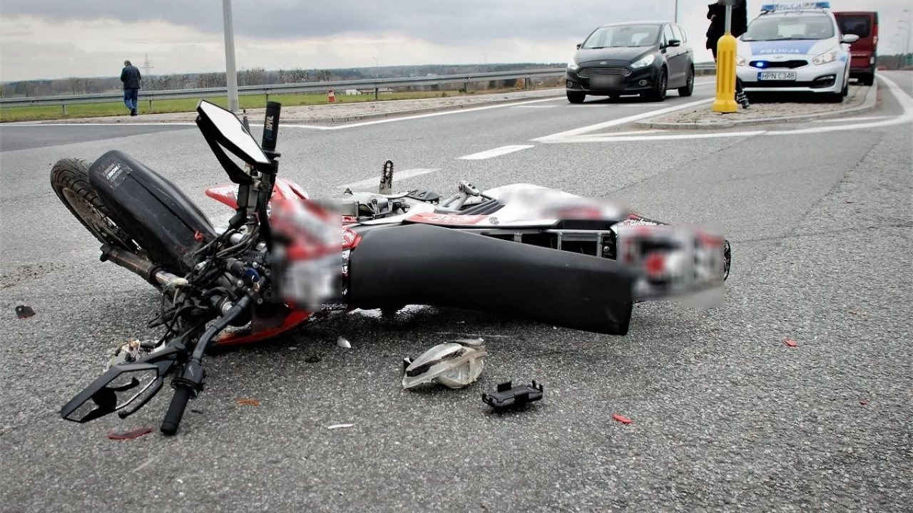 Kierowca ciężarówki wymusił pierwszeństwo motorowerzyście