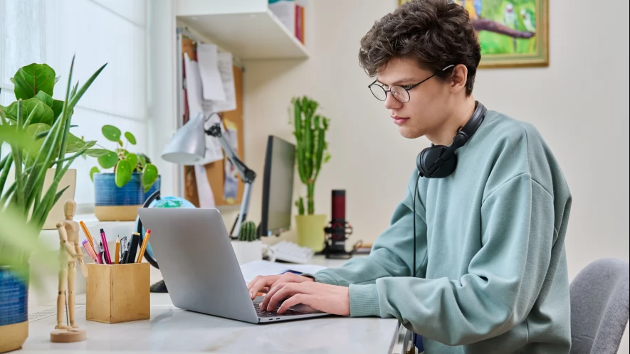 Klawiatura do pracy biurowej i nauki - jak wybrać model, który będzie wygodny, elegancki i ergonomiczny?