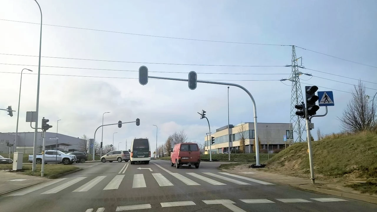 Kolejne światła na dojazdówce do autostrady