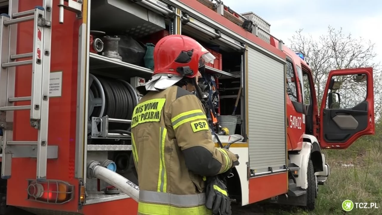Kolizja i pożar sadzy w kominie