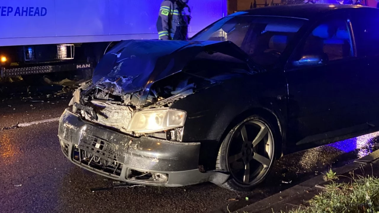 Kolizja z udziałem ciężarówki i osobówki na Armii Krajowej