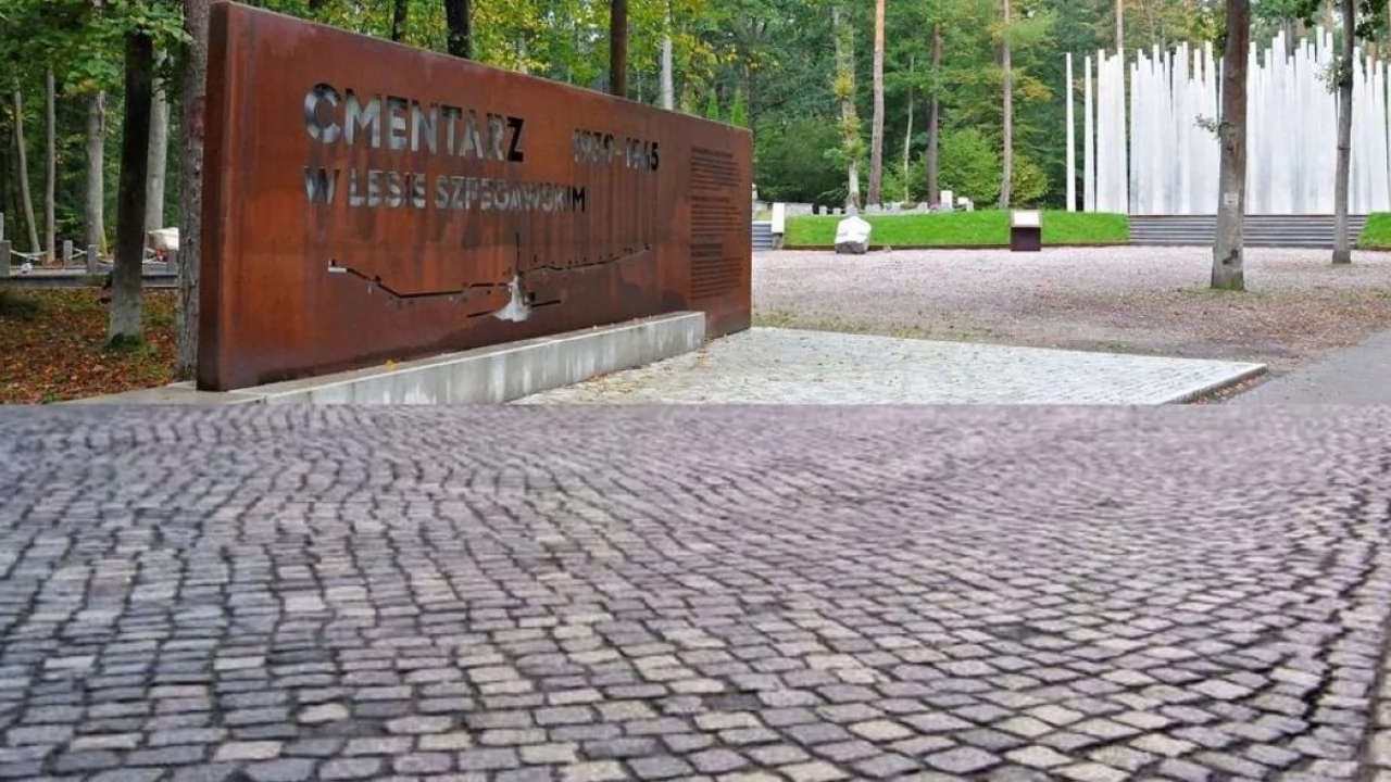 Kostka z "berlinki" trafi do Lasu Szpęgawskiego