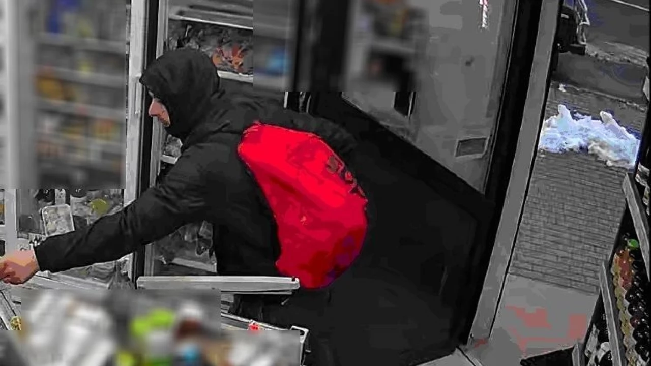 Kradzież zuchwała. Wyrwał pokrzywdzonej pieniądze z ręki