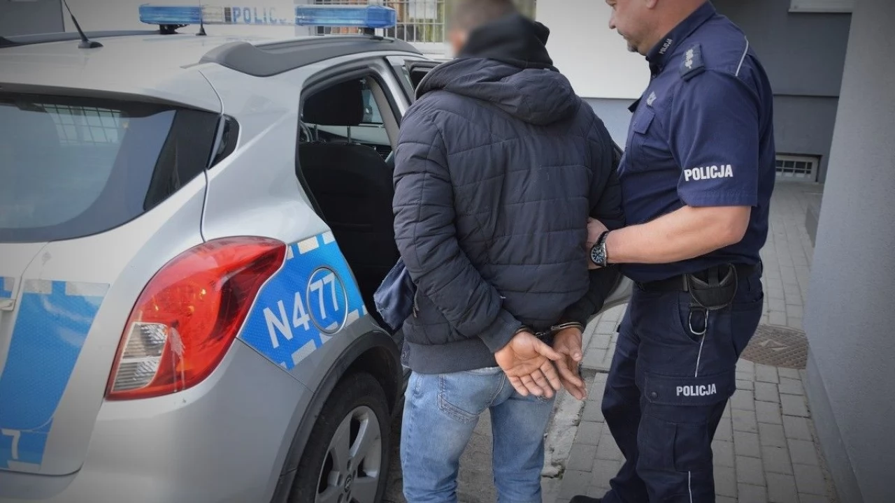 Kradziona przyczepka, fałszywa umowa, narkotyki... Sąd zajmie się 37- i 22-latkiem