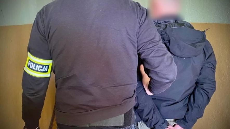 Kryminalni zatrzymali 44-latka, który kradł perfumy i sztuczne rzęsy