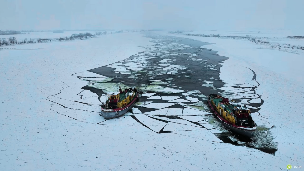 Lodołamacze wciąż operują w okolicy Tczewa. "Nie ma zagrożenia powodziowego"