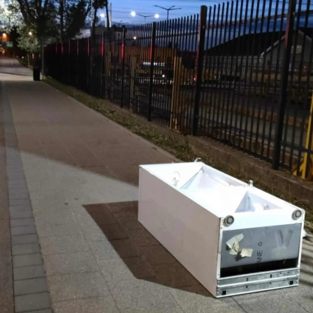 Lodówka na sprzedaż czy element architektury miejskiej?