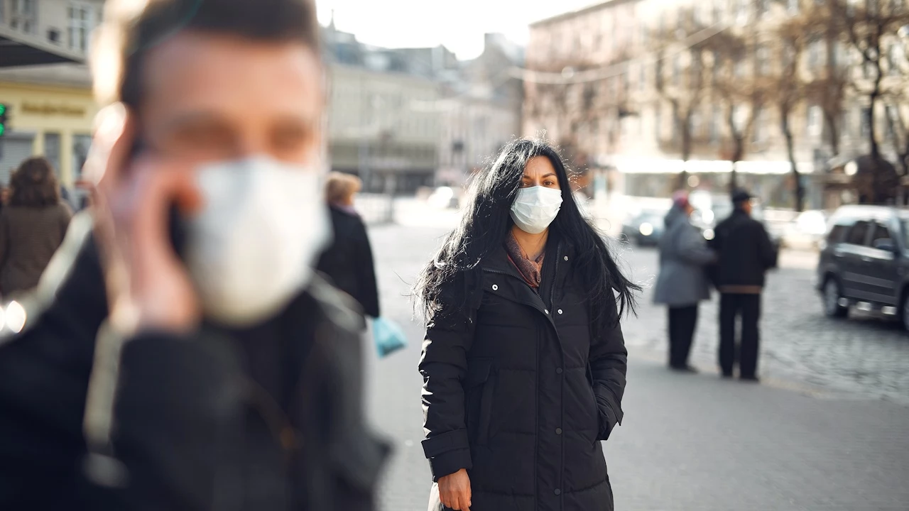 Luzowanie obostrzeń. Bez maseczek w przestrzeni publicznej, pójdziemy też do kina, czy na siłownię