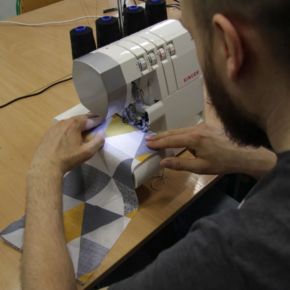 Manufaktura #ZszyciZKulturą. Pracownicy CKiS szyją maseczki