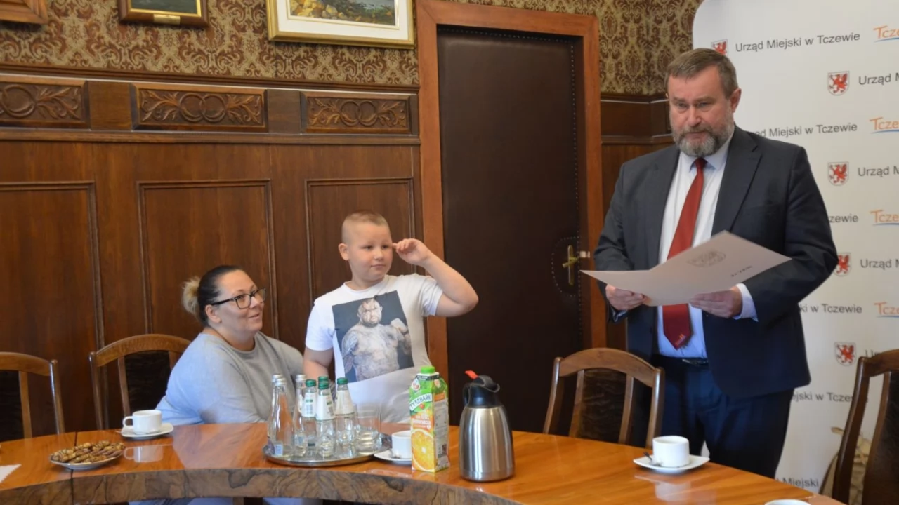 Marcel znalazł pieniądze i zaniósł na policję. Zamiast nagrody dla siebie, chciał wesprzeć schronisko