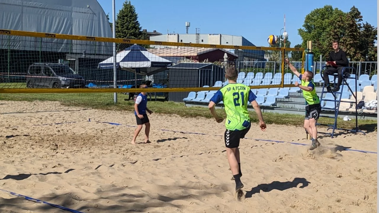 Miejskie Igrzyska Młodzieży Szkolnej w piłce nożnej dziewcząt i chłopców