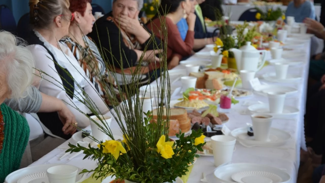 Mieszkańcy Suchostrzyg spotkali się na wielkanocnym śniadaniu