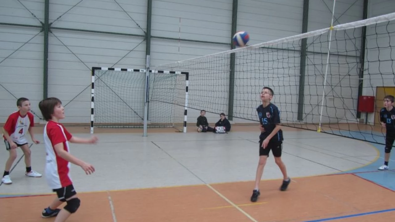 Mini-siatkówka. Najlepsza SP 10