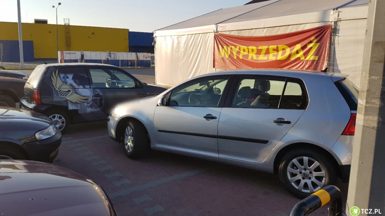 Mistrz parkowania pod Biedronką
