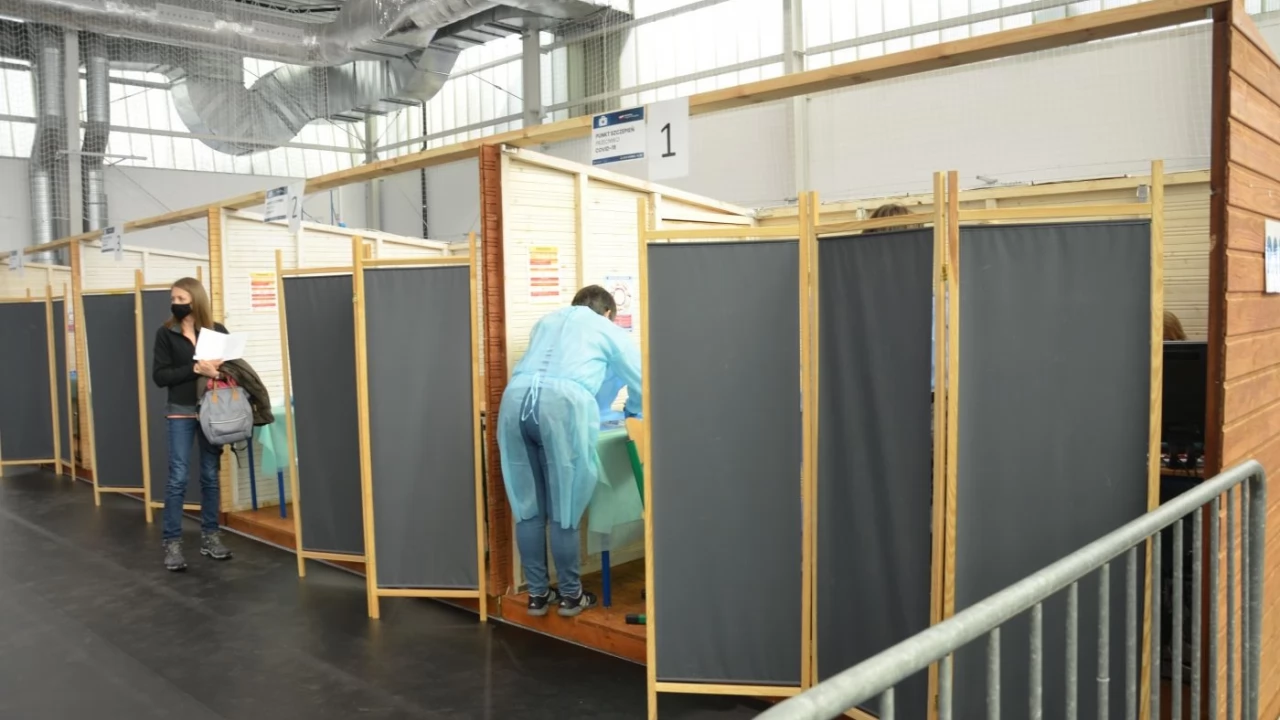 Młodzież w Tczewie chce się szczepić