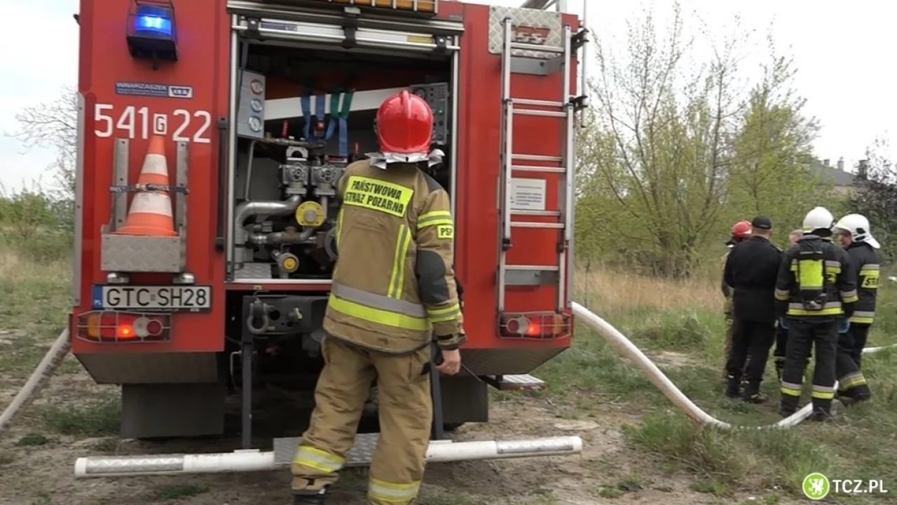Morzeszczyn. 14 zastępów gasiło pożar składowiska