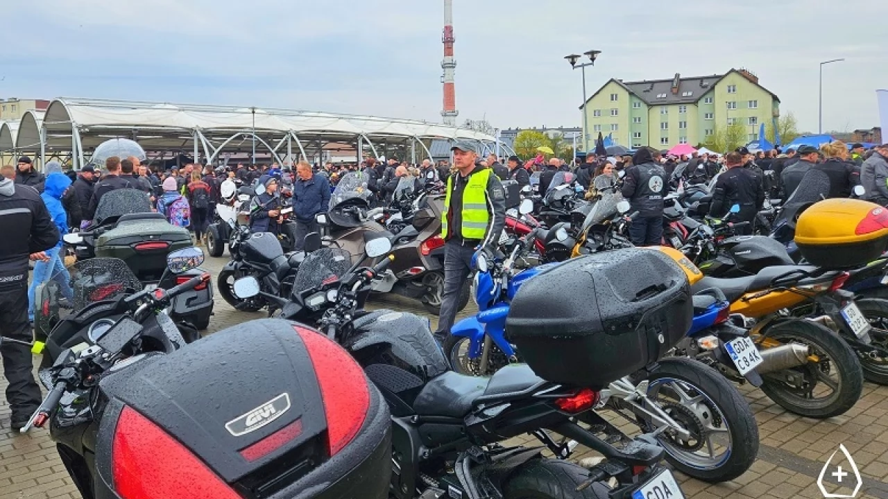 MOTO PLACHANDRY 2026 w Pelplinie - policjanci czuwali nad bezpieczeństwem uczestników zlotu