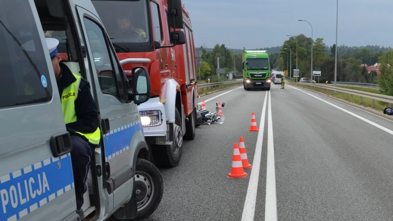 Motocykl wpadł w poślizg