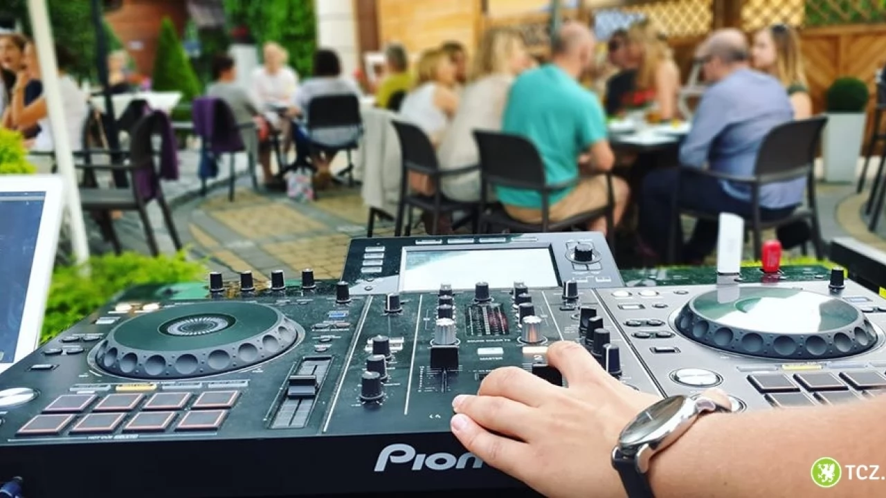 Muzyczny wieczór na ogródku w Restauracji Hacjenda