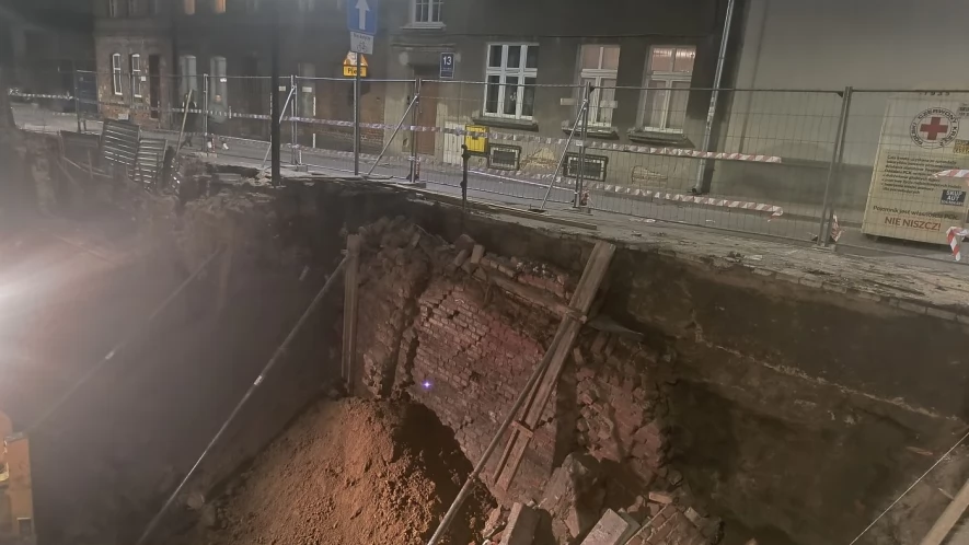 Na budowie na Starym Mieście doszło do osuwiska. Ulica Ogrodowa zamknięta