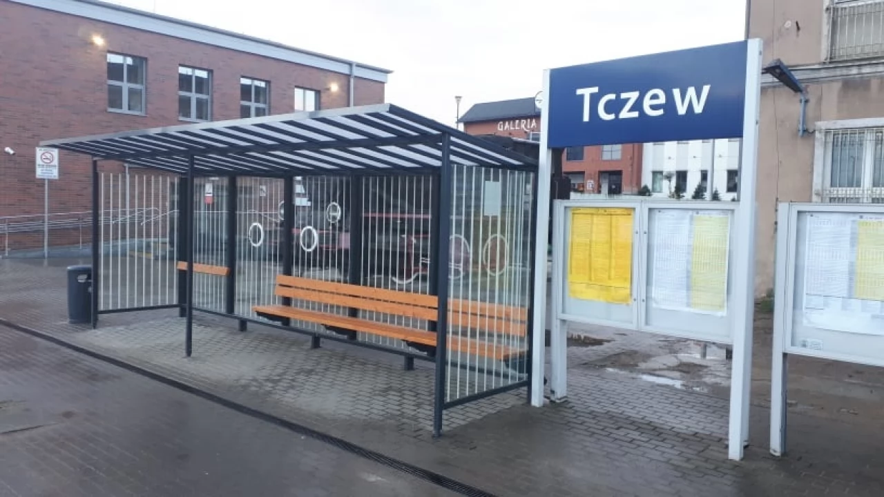 Na pomorskich peronach są nowe windy, wiaty i tablice