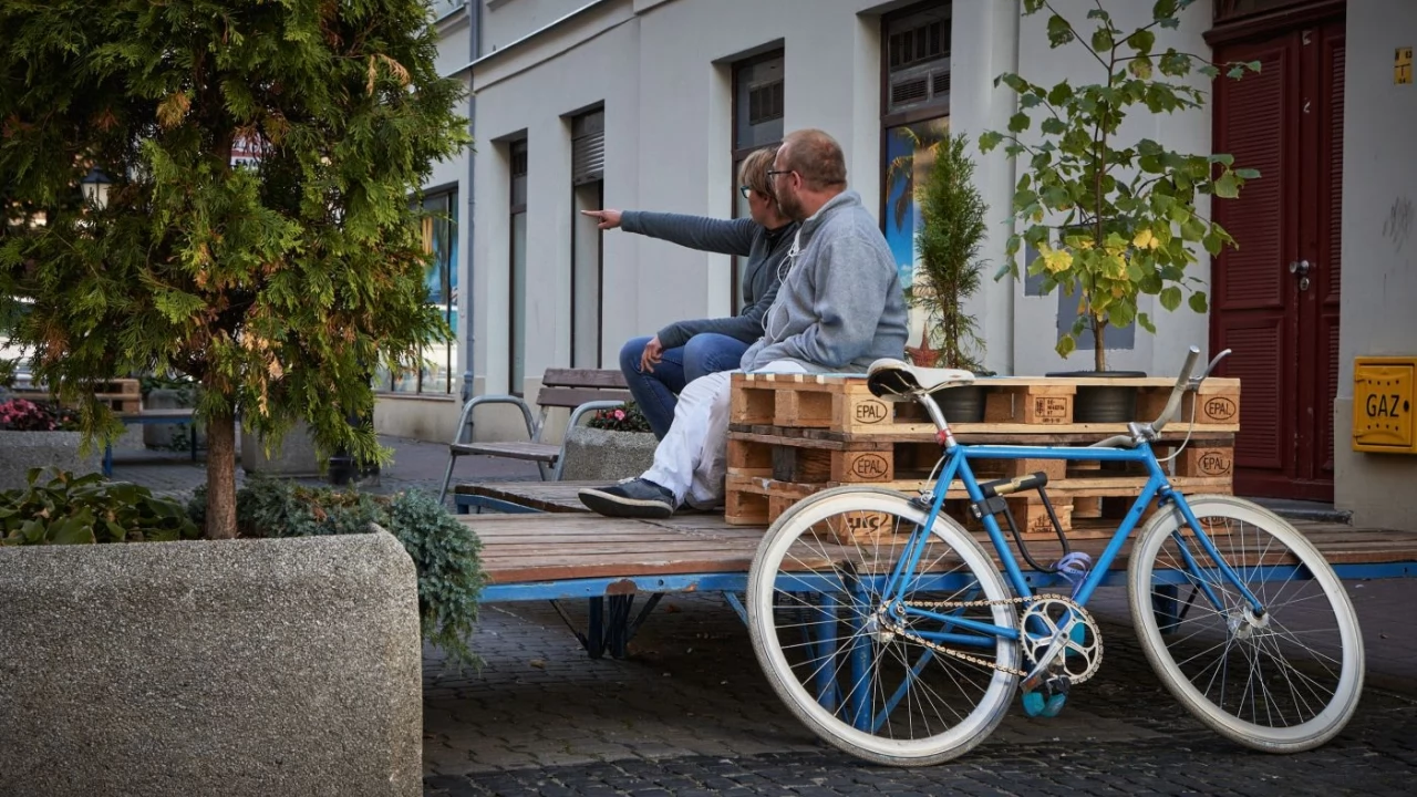 Na Starym Mieście powstał parklet. Na razie na próbę