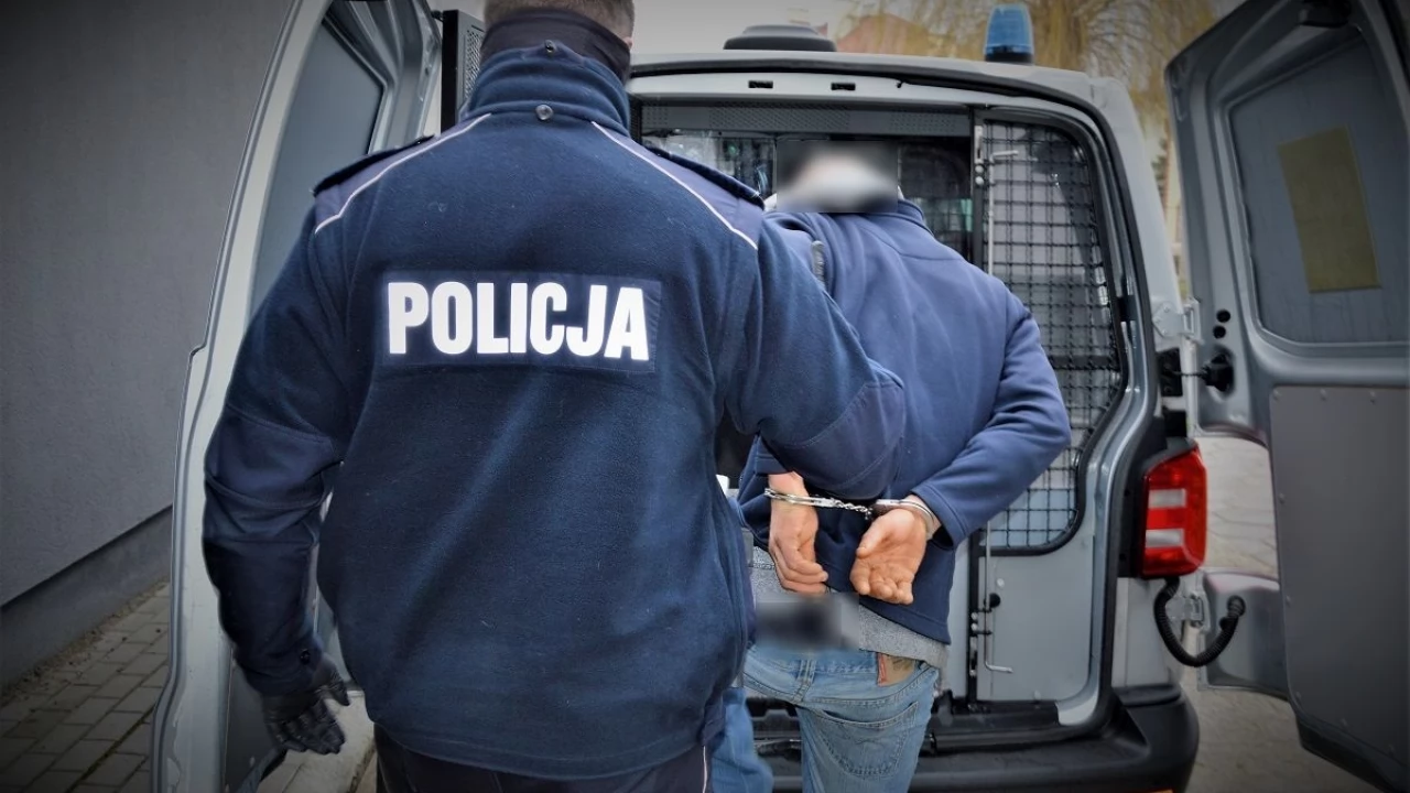 Na widok policjantów wyrzucił amfetaminę