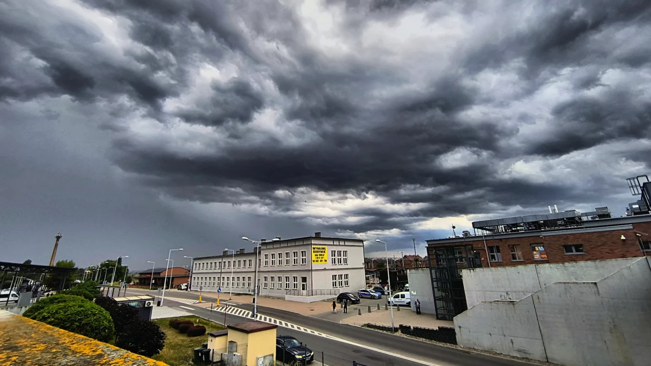 Nadciągają burze. Trzeci stopień zagrożenia