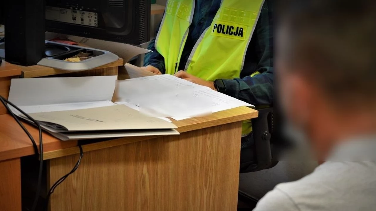 Najpierw pobił żonę, później agresję przeniósł na policjantów