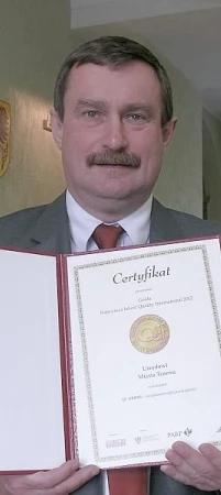 Prezydent Tczewa Mirosław Pobłocki z przyznanym certyfikatem