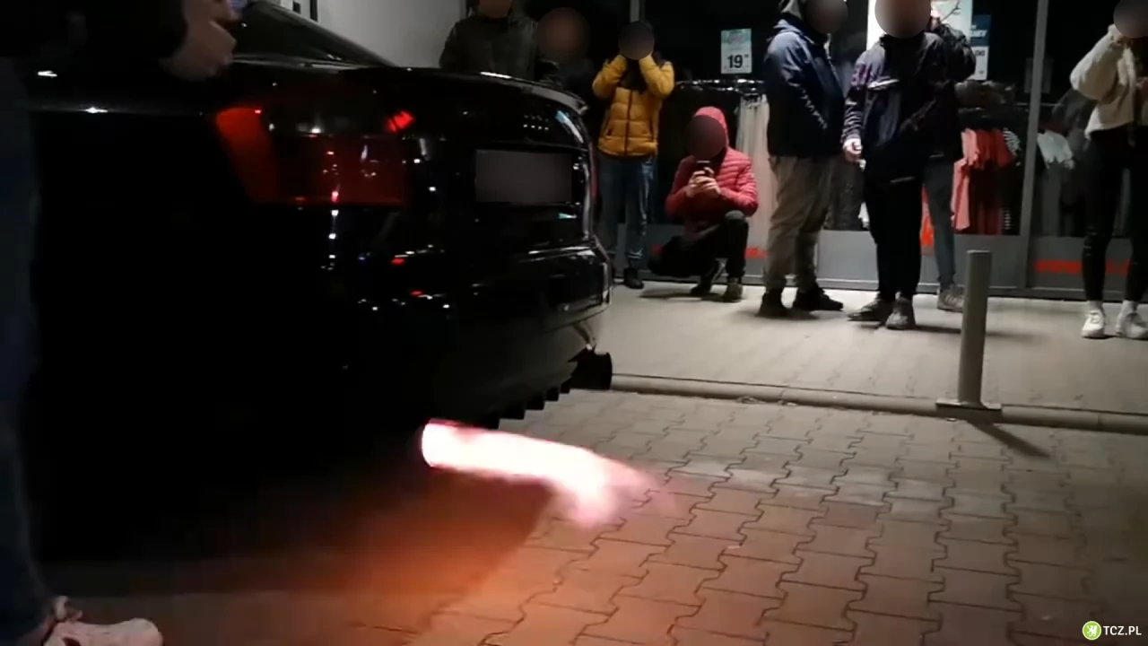 Nocny rajd samochodowy - czy ktoś to powstrzyma?