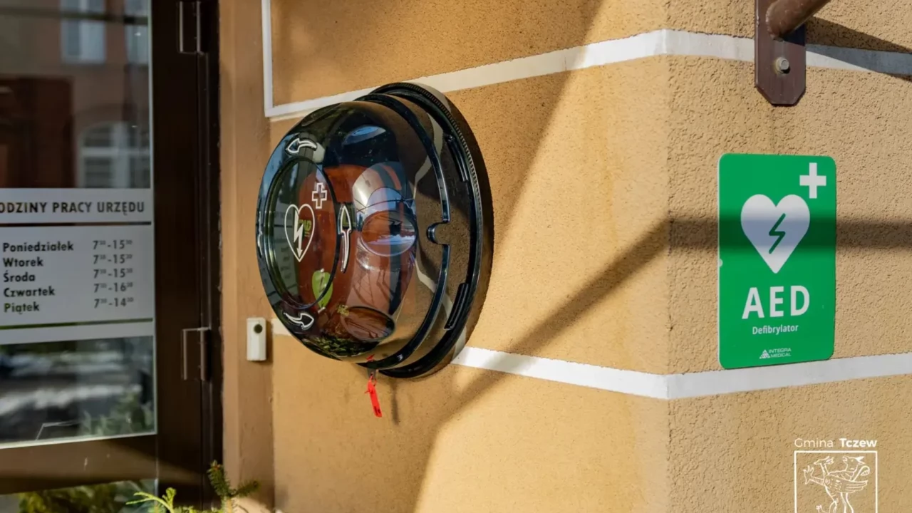 Nowy defibrylator AED przy Urzędzie Gminy