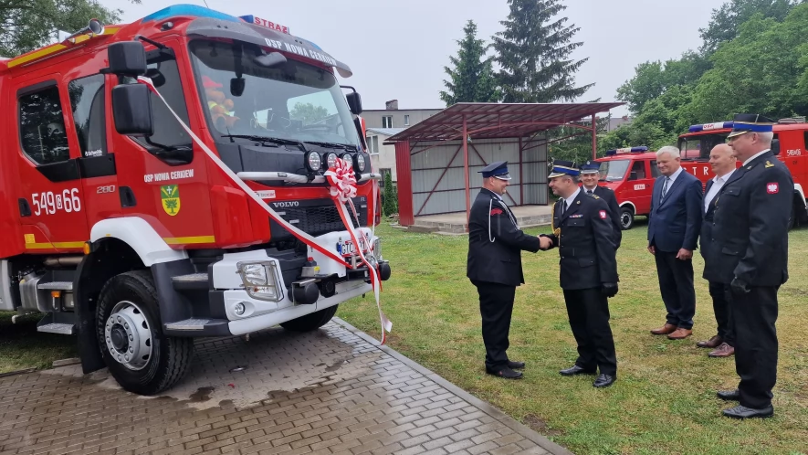 Nowy wóz dla strażaków z Nowej Cerkwi