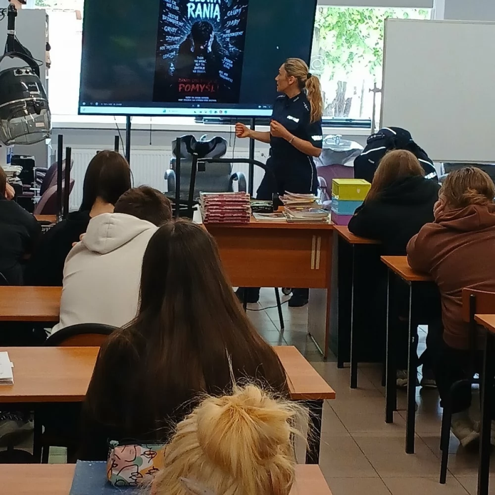 O handlu ludźmi na warsztatach z młodzieżą