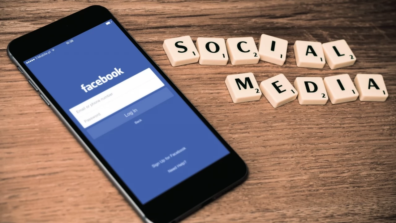 O połączeniach kolejowych na facebooku