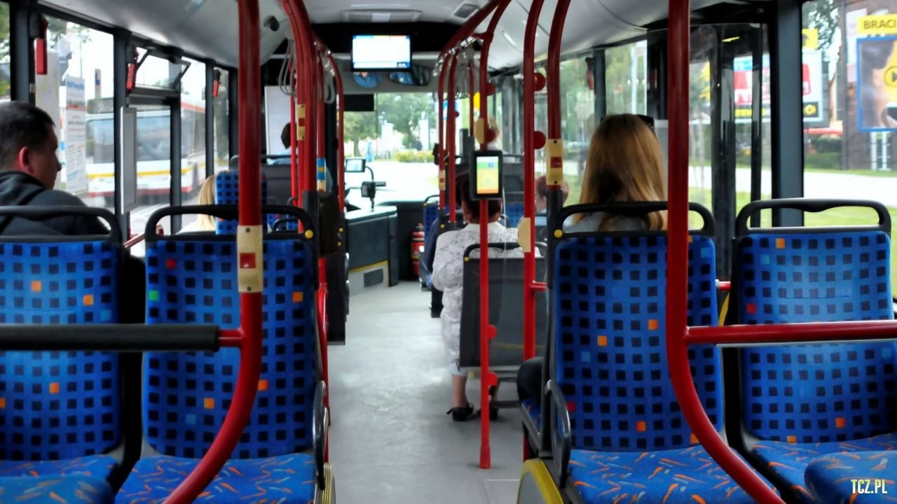 Obklejony autobus