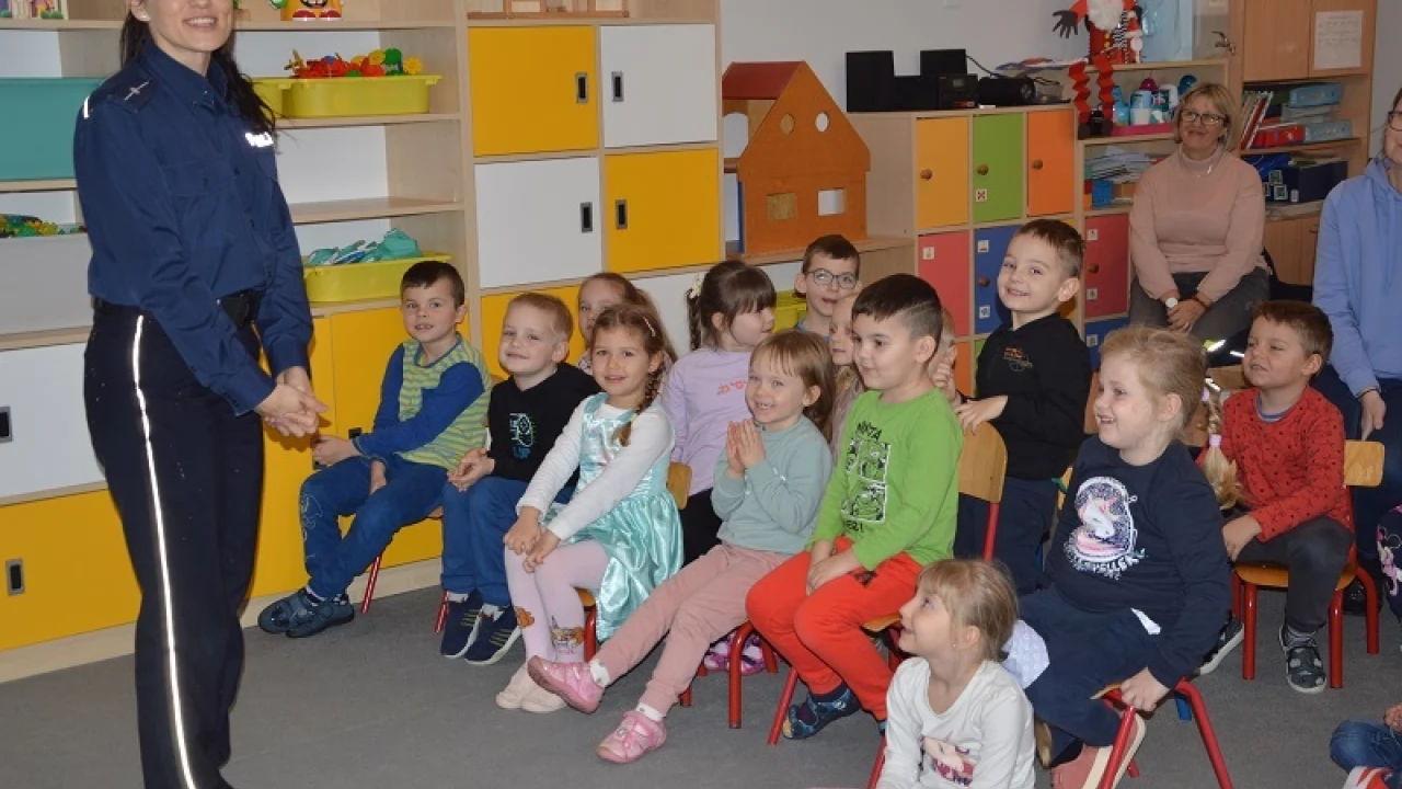 "Oklaski za odblaski". Edukacyjne spotkanie z przedszkolakami