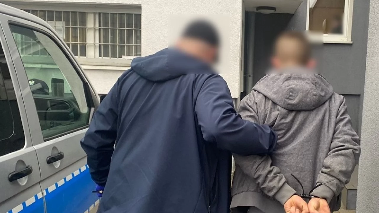 Okradali stacje benzynowe. Łupem padło też auto i... szczoteczki do zębów