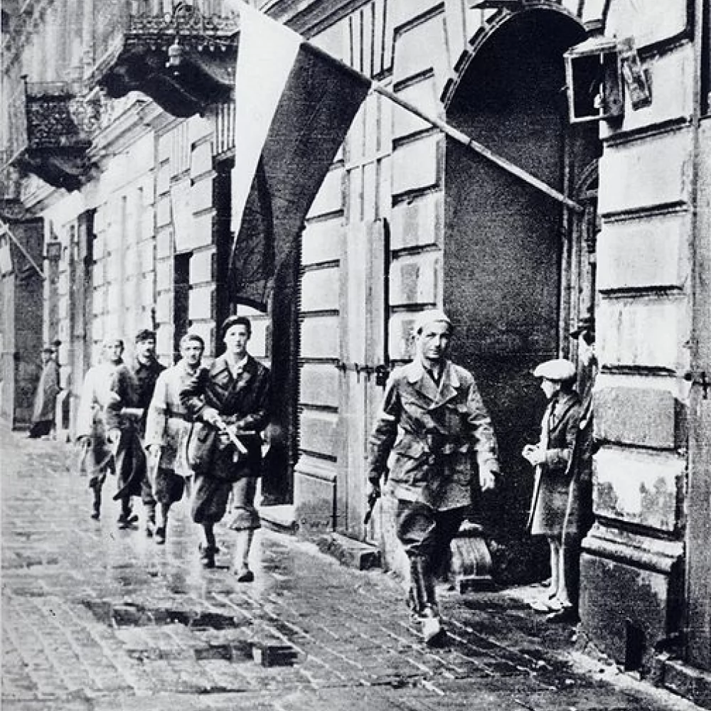 Pamięci bohaterów Powstania Warszawskiego