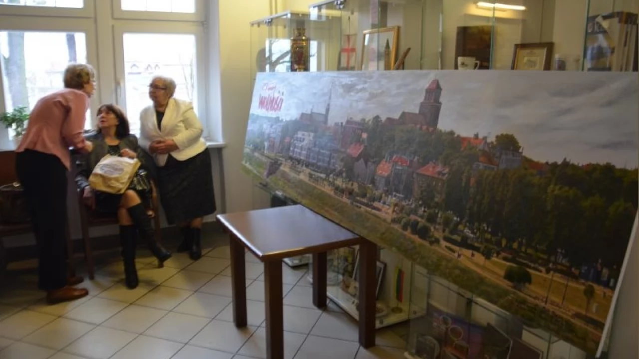 Panie namalowały trzymetrową panoramę Tczewa