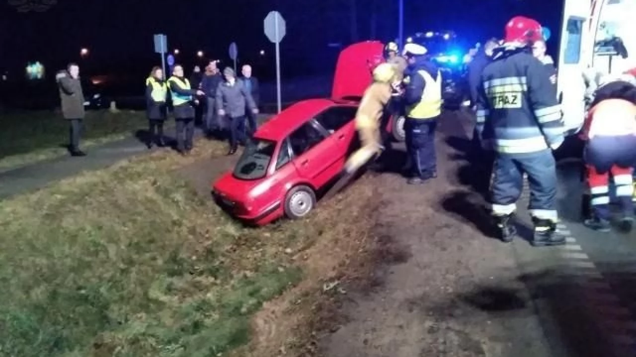 Pieć osób w szpitalu po wypadku w Czarlinie