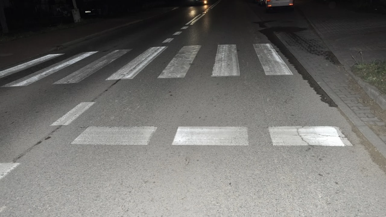 Piesza potrącona na pasach - policja apeluje o ostrożność