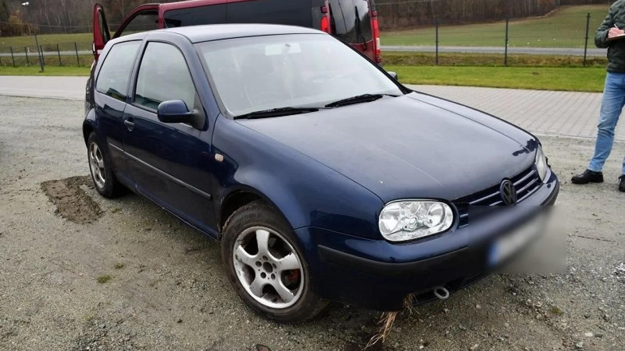 Pijany 31-latek wjechał do rowu. Dzięki szybkiej reakcji świadka policjanci ustalili sprawcę