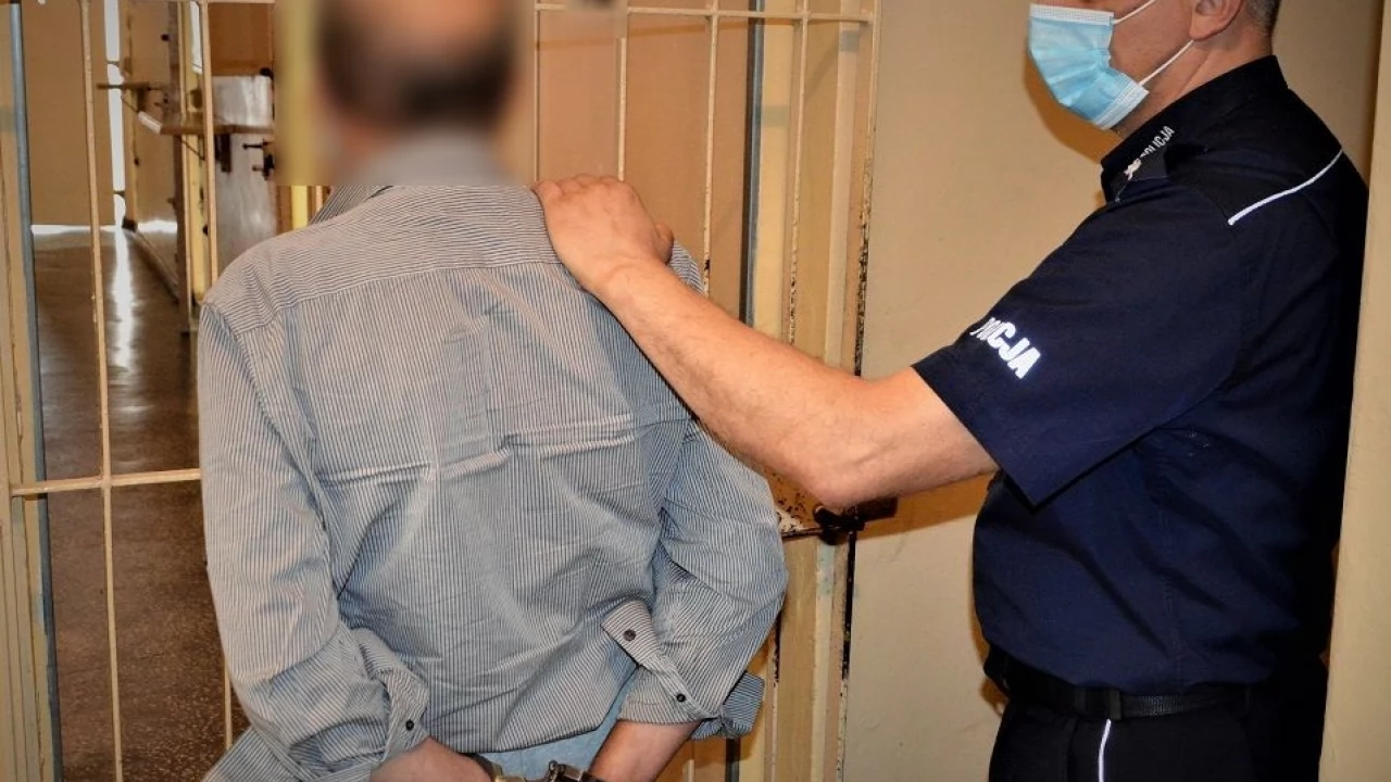 Pijany 64-latek próbował wtargnąć do mieszkania matki, choć ma zakaz za znęcanie