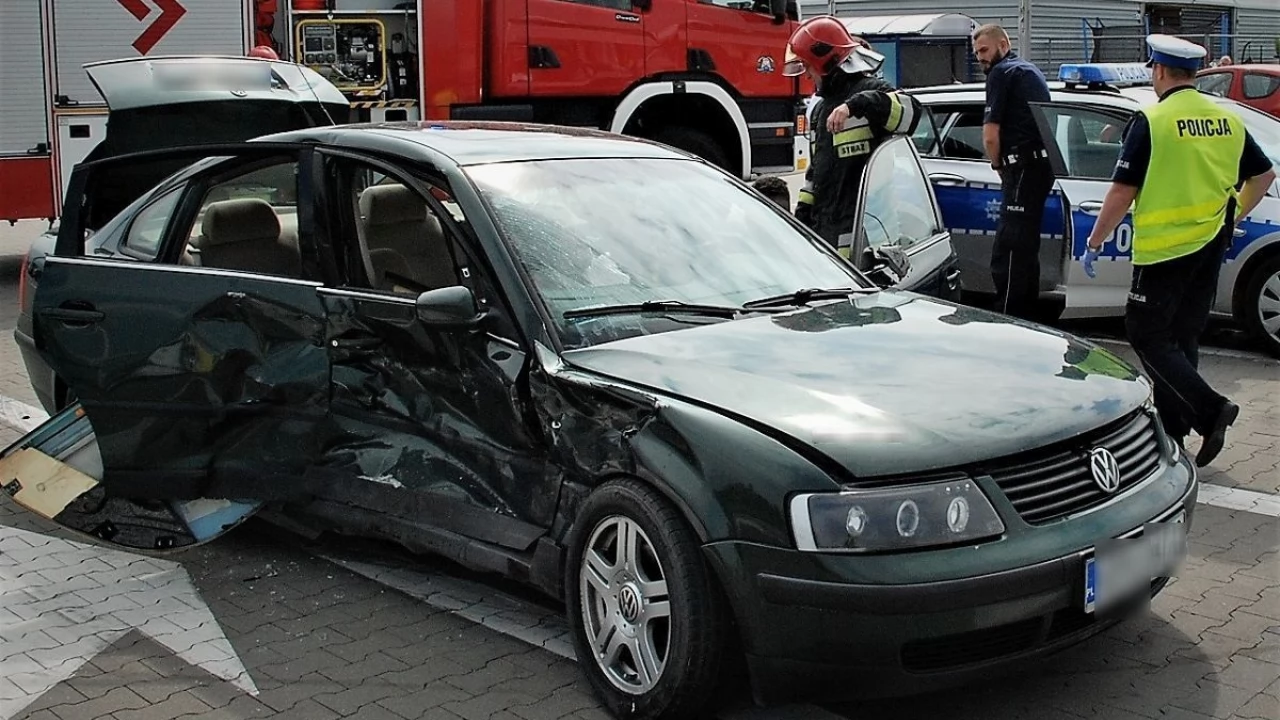 Pijany kierowca wjechał na czerwonym i spowodował wypadek